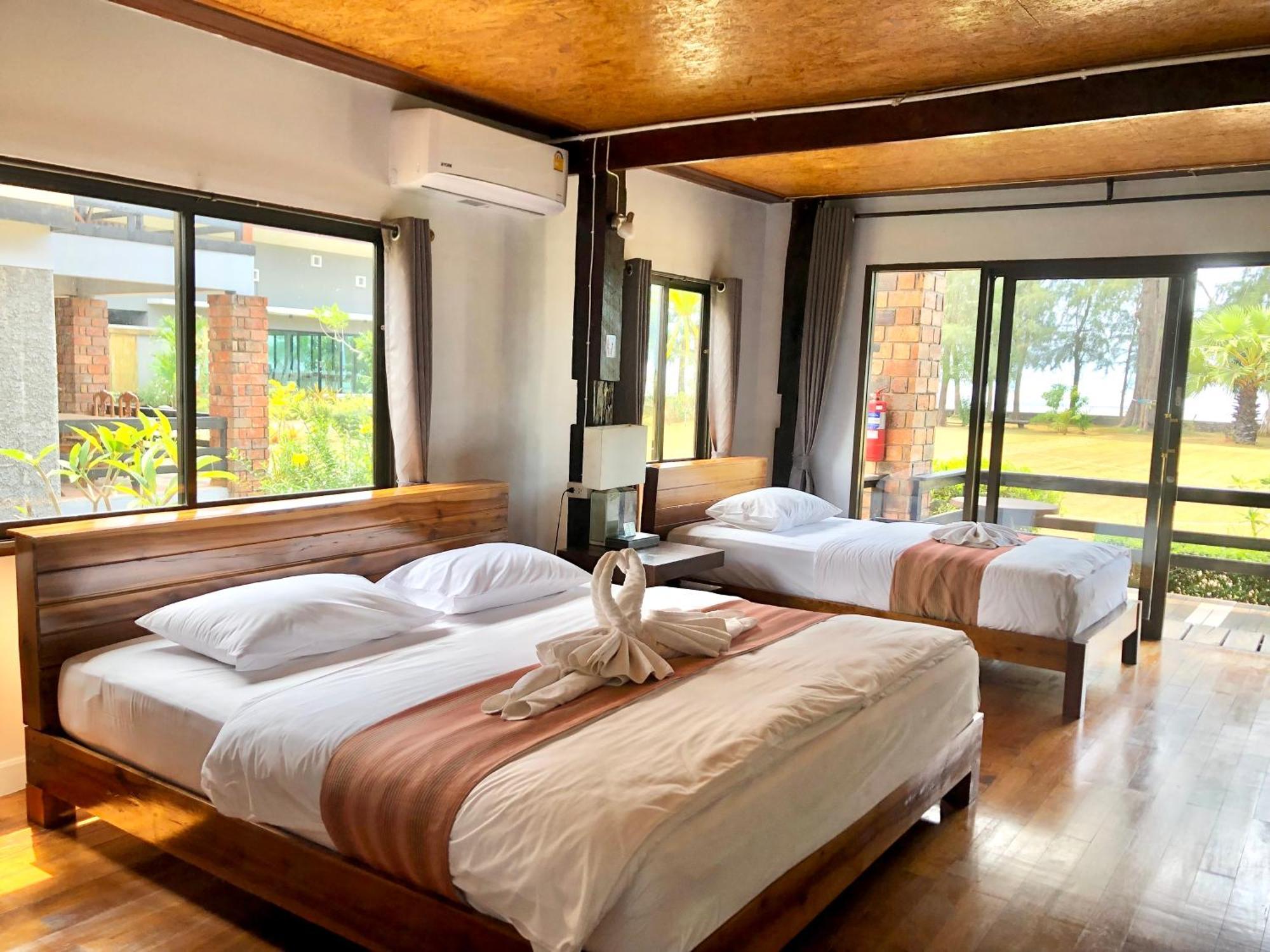 The Chevalley Beach Resort Satun Exterior photo
