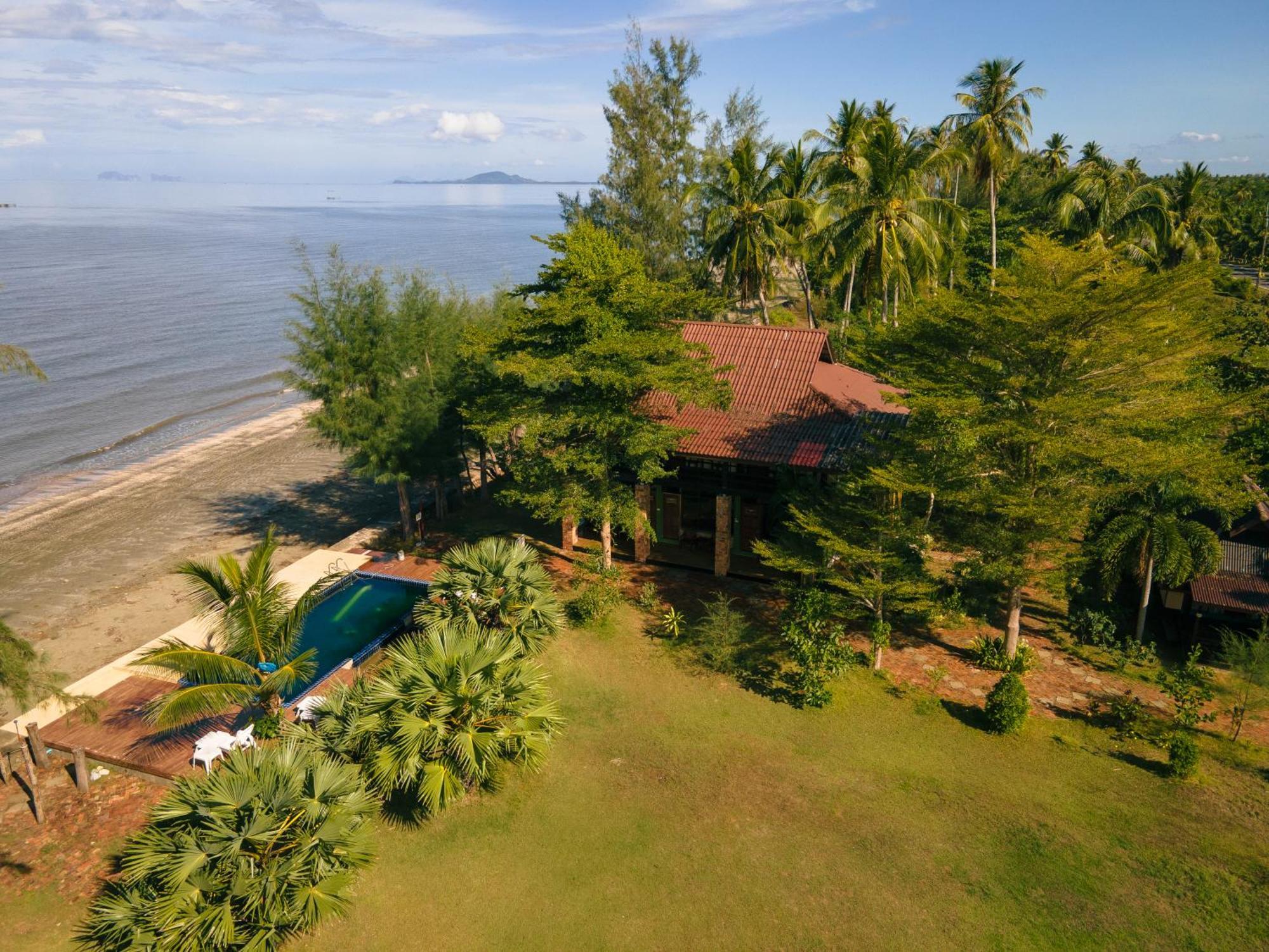 The Chevalley Beach Resort Satun Exterior photo