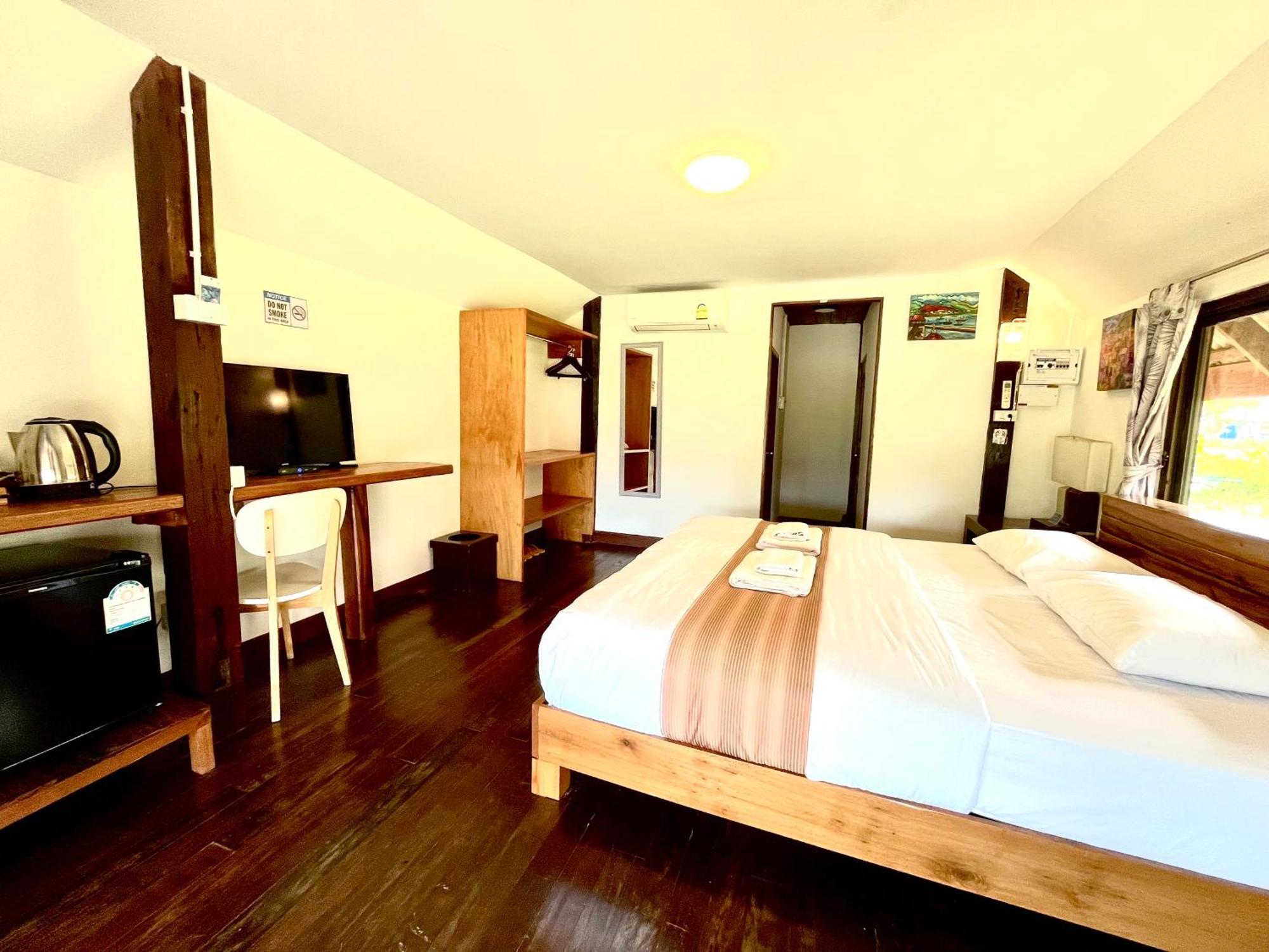 The Chevalley Beach Resort Satun Exterior photo
